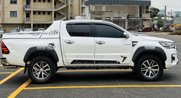 Toyota Hilux 2019 White