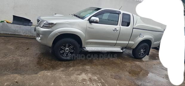 Toyota Hilux 2013 Silver