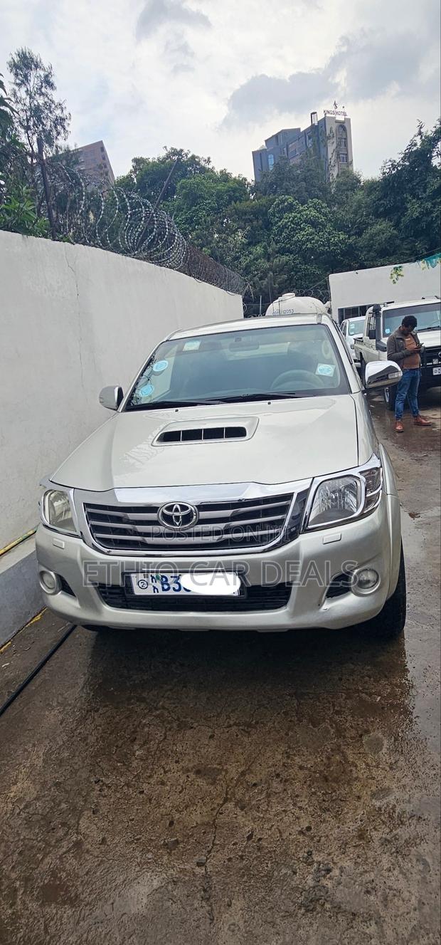 Toyota Hilux 2013 Silver