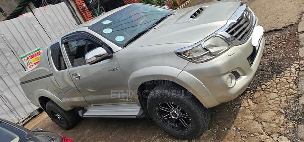 Toyota Hilux 2013 Silver