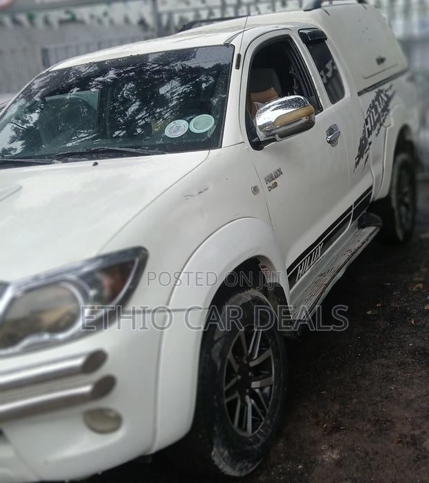 Toyota Hilux 2010 White