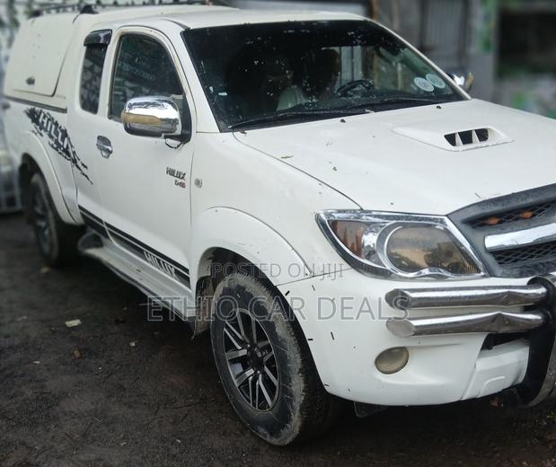 Toyota Hilux 2010 White