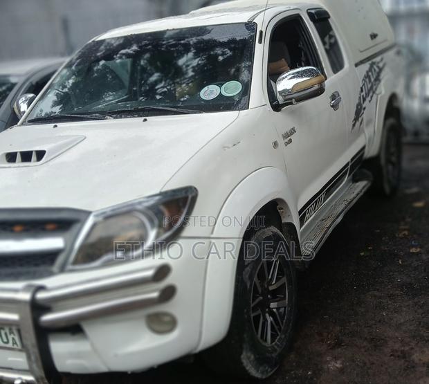 Toyota Hilux 2010 White