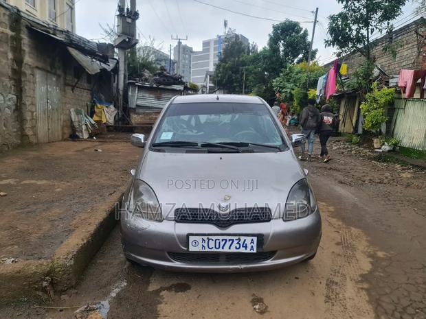 Toyota Vitz 2001 Gray