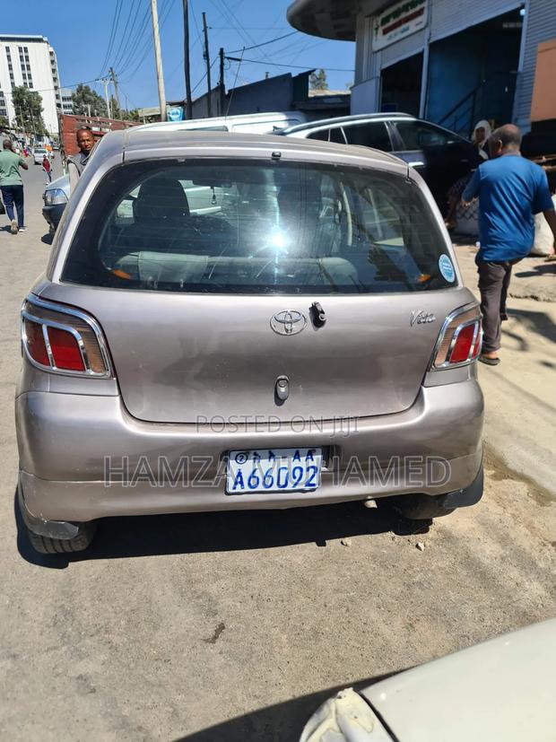 Toyota Vitz 2001 Gray