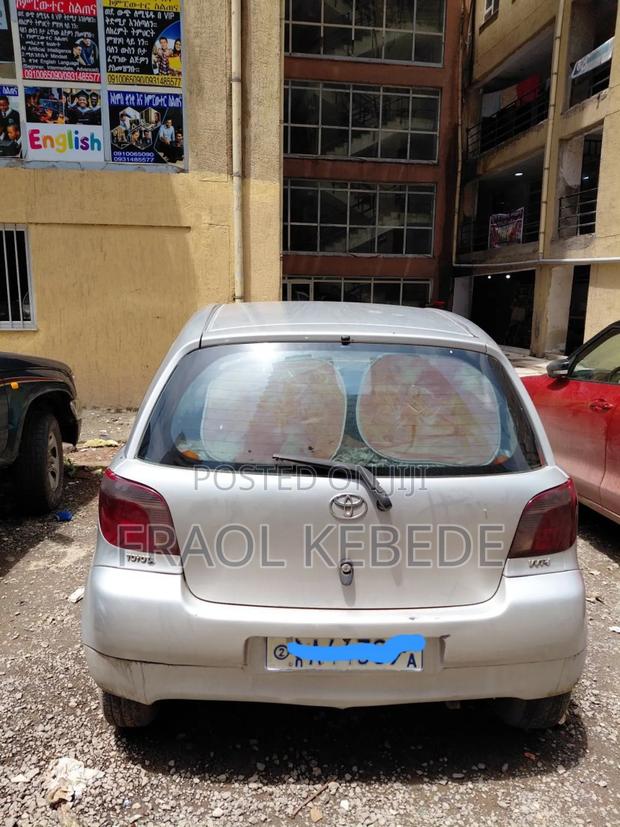 Toyota Vitz 2001 Silver