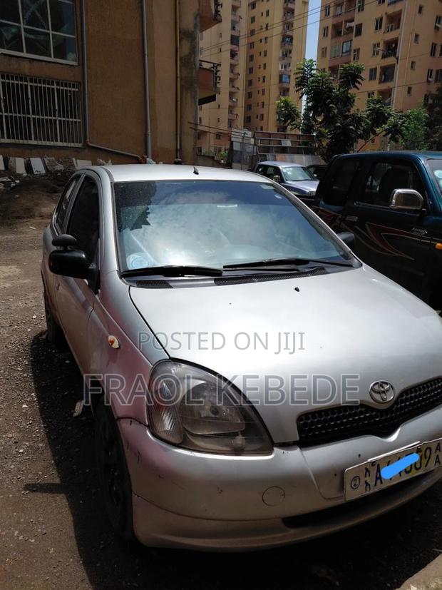 Toyota Vitz 2001 Silver