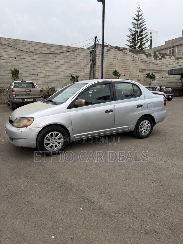 Toyota Platz 2005 Silver