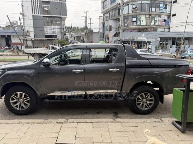 Toyota Hilux 2018 Black