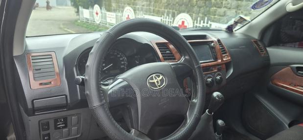 Toyota Hilux 2012 Black