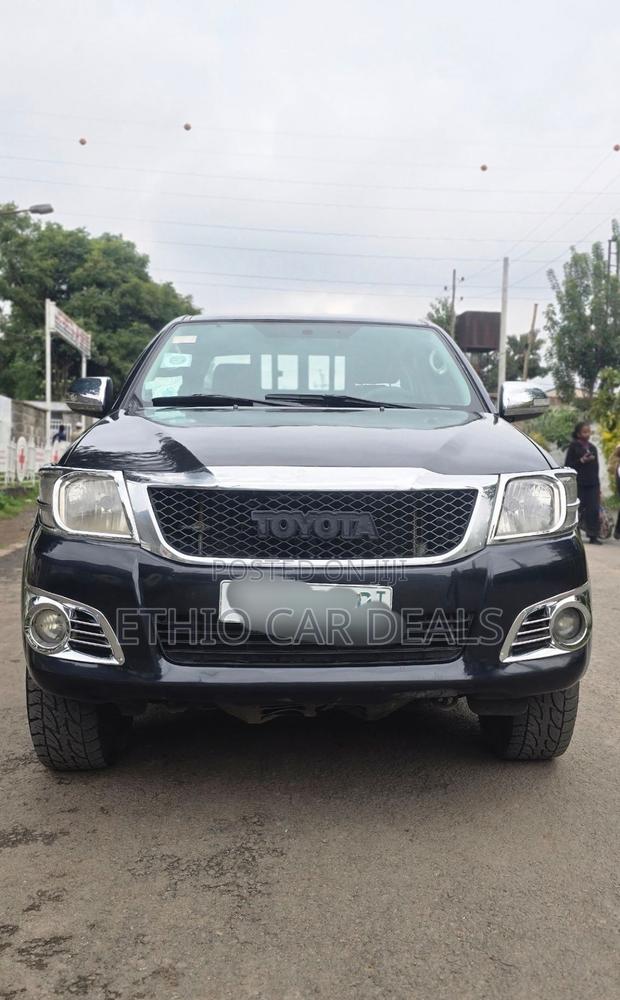Toyota Hilux 2012 Black