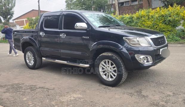 Toyota Hilux 2012 Black