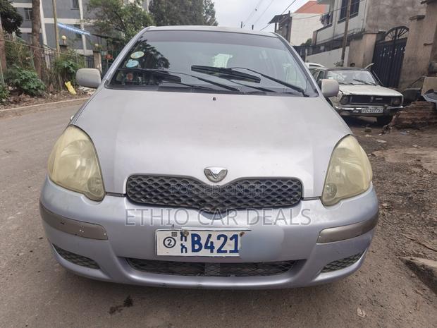 Toyota Vitz 2004 Silver
