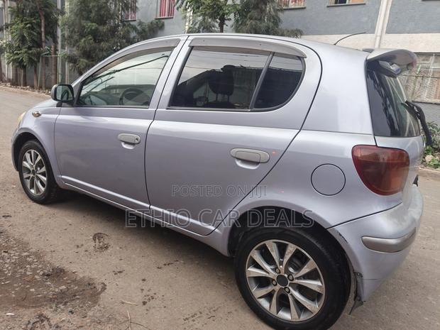 Toyota Vitz 2004 Silver