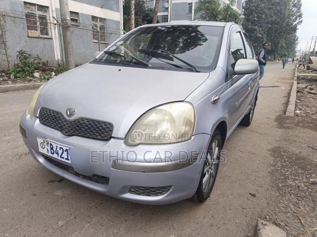 Toyota Vitz 2004 Silver
