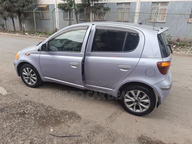Toyota Vitz 2004 Silver