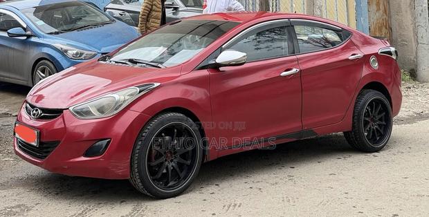Hyundai Elantra 2012 Red