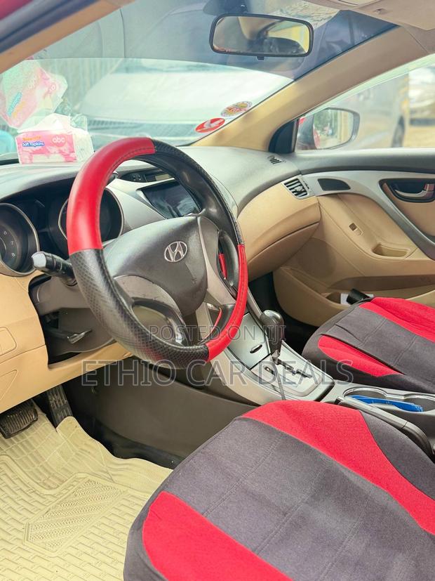 Hyundai Elantra 2012 Red