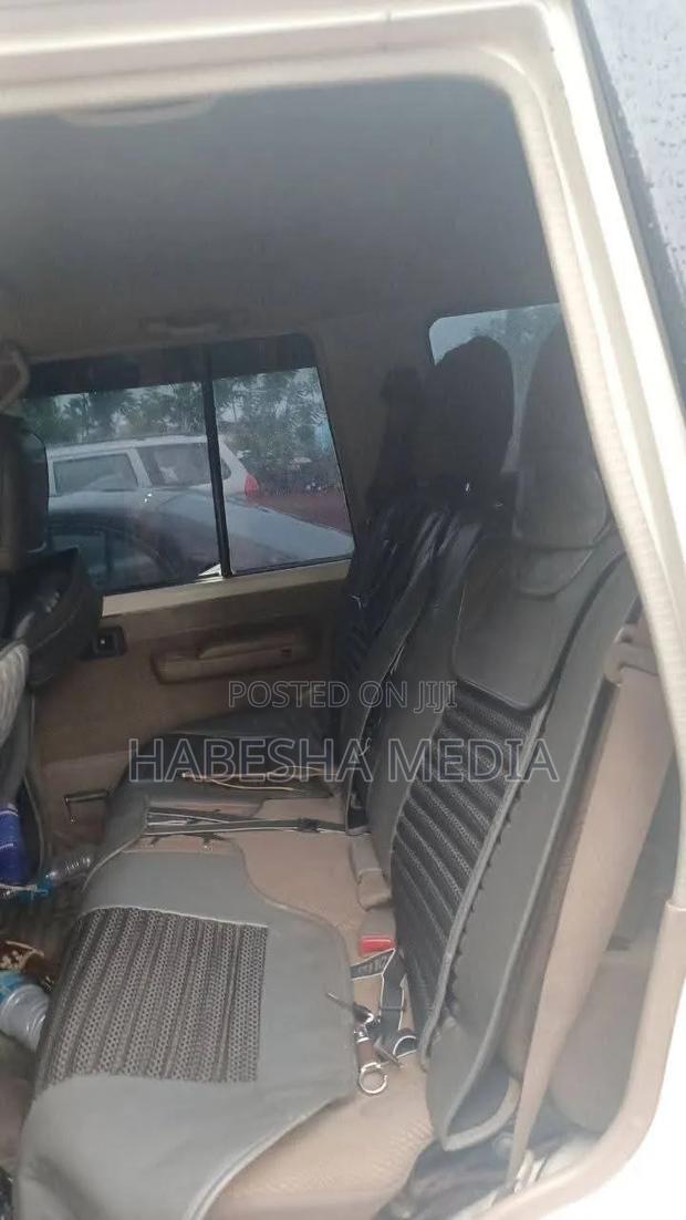 Toyota Land Cruiser 2011 White
