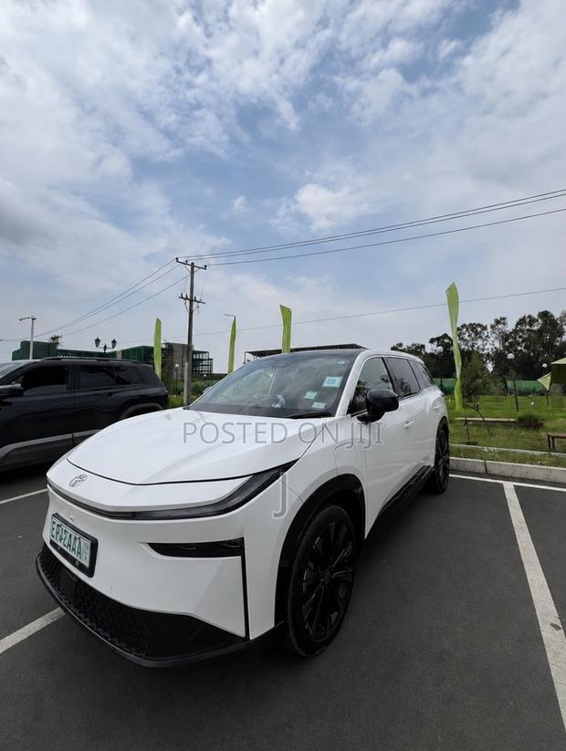 Toyota bZ3 2025 White