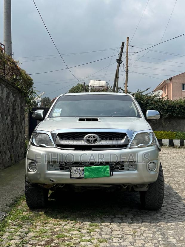 Toyota Hilux 2010 Silver