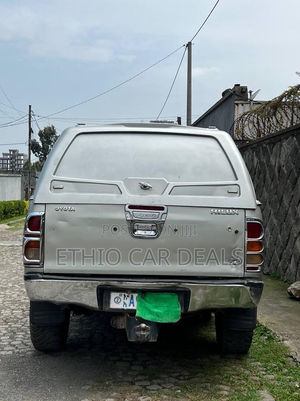 Toyota Hilux 2010 Silver