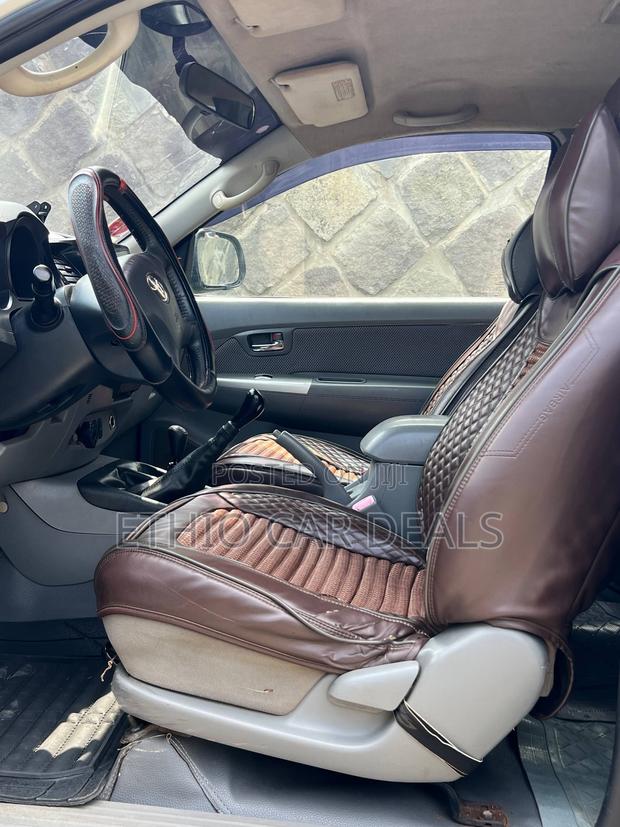 Toyota Hilux 2010 Silver
