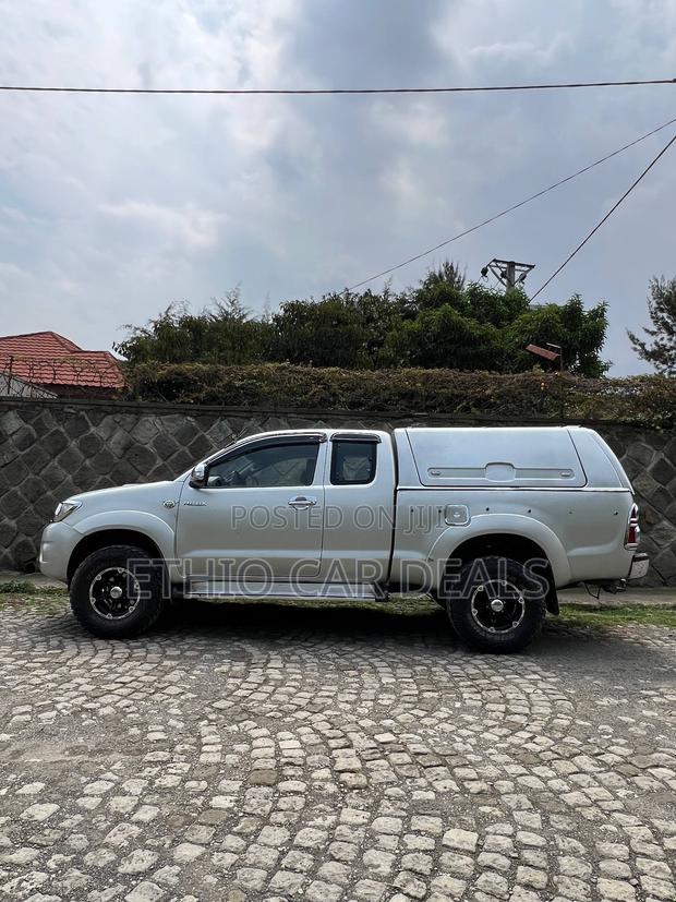 Toyota Hilux 2010 Silver