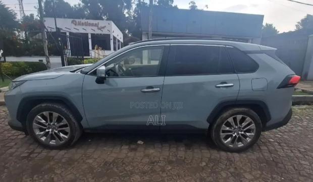 Toyota RAV4 2021 Green