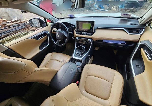 Toyota RAV4 2021 Green
