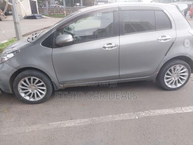 Toyota Yaris 2010 Silver