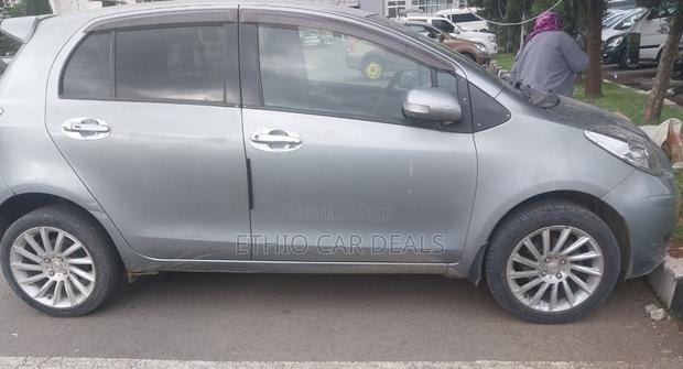 Toyota Yaris 2010 Silver