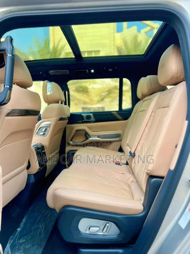 New BYD Leopard 8 2.0 Hybrid AWD 2025 Silver