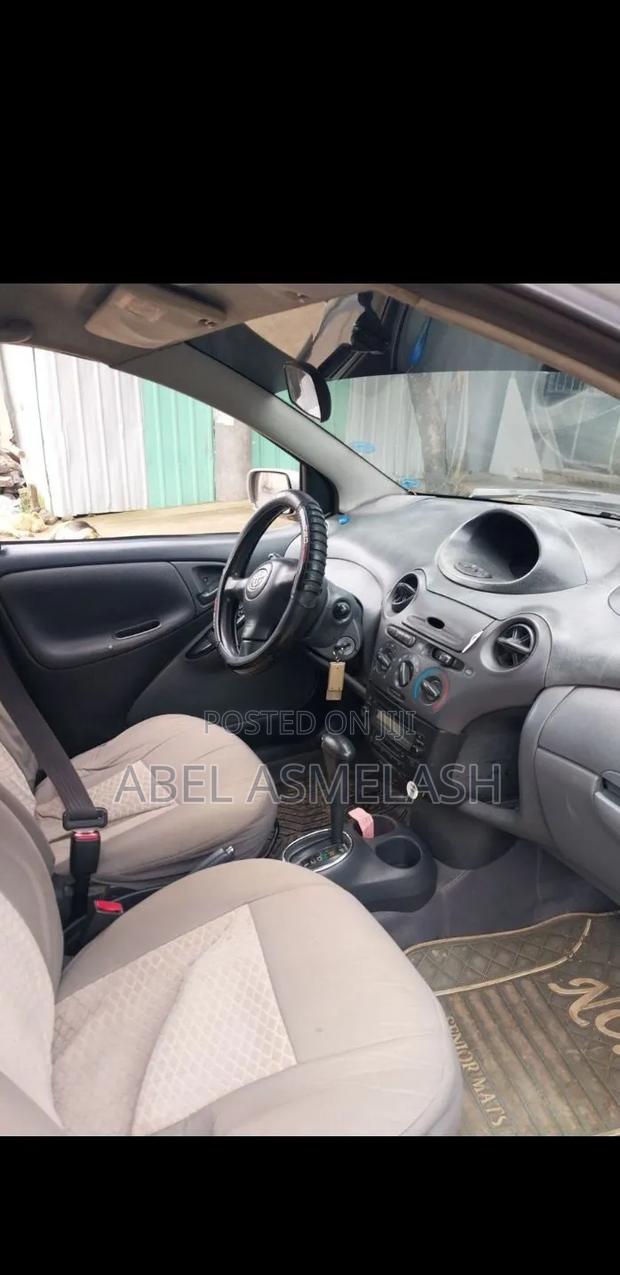 Toyota Vitz 2002 Gray