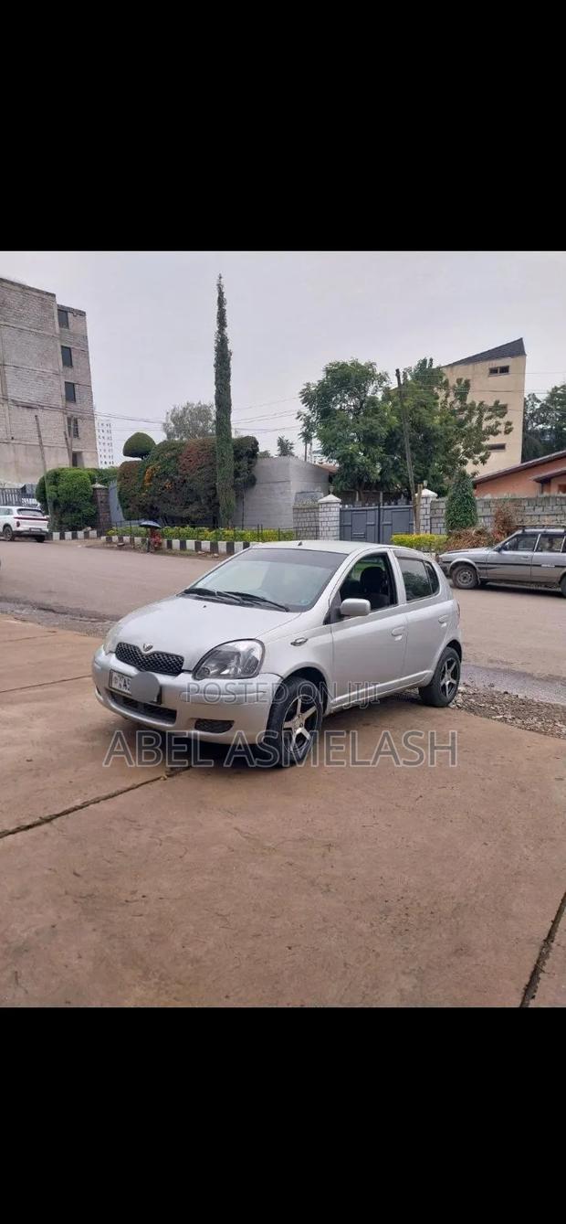 Toyota Vitz 2002 Gray