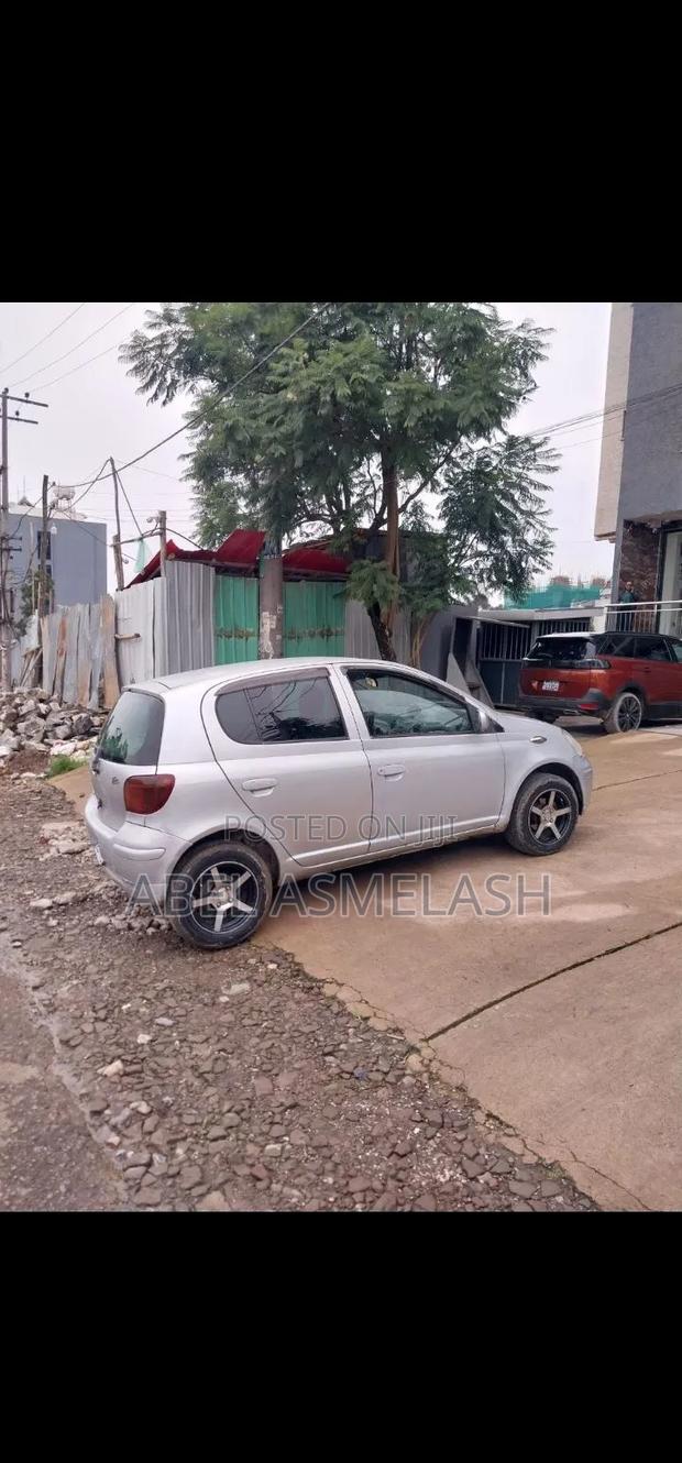 Toyota Vitz 2002 Gray