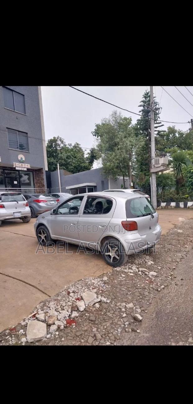 Toyota Vitz 2002 Gray