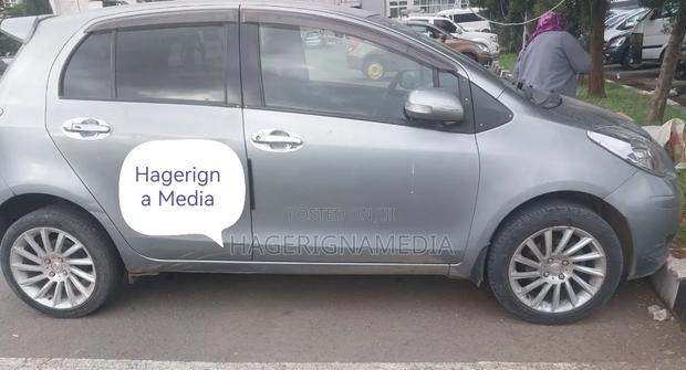 Toyota Yaris 2010 Silver