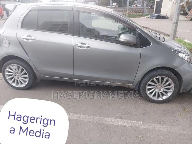 Toyota Yaris 2010 Silver