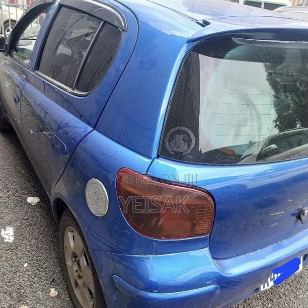 Toyota Vitz 2002 Blue