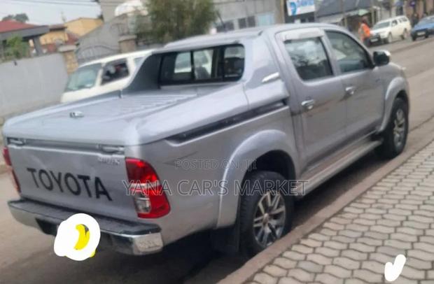 Toyota Hilux 2015 Silver