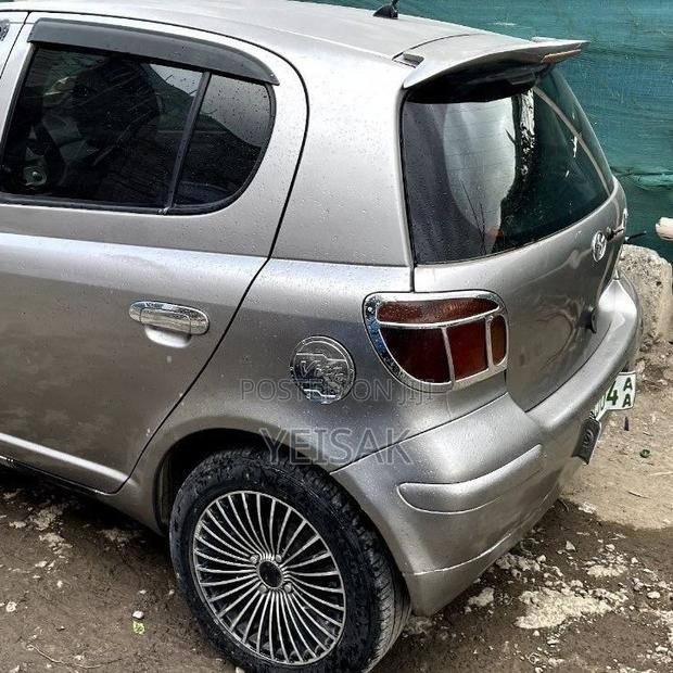 Toyota Vitz 2004 Silver