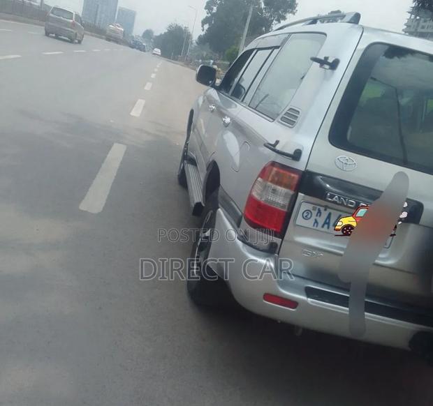 Toyota Land Cruiser 2006 Silver