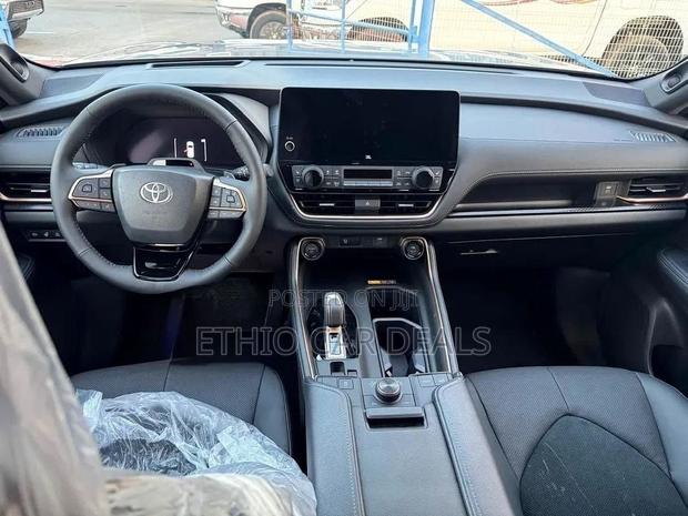 Toyota Grand Highlander Hybrid 2025 Beige