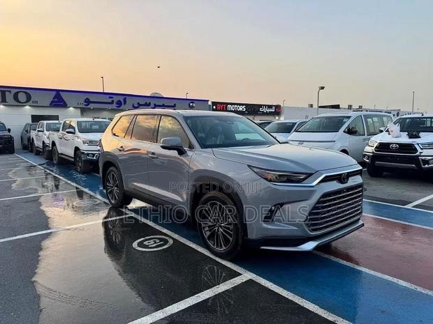Toyota Grand Highlander Hybrid 2025 Beige