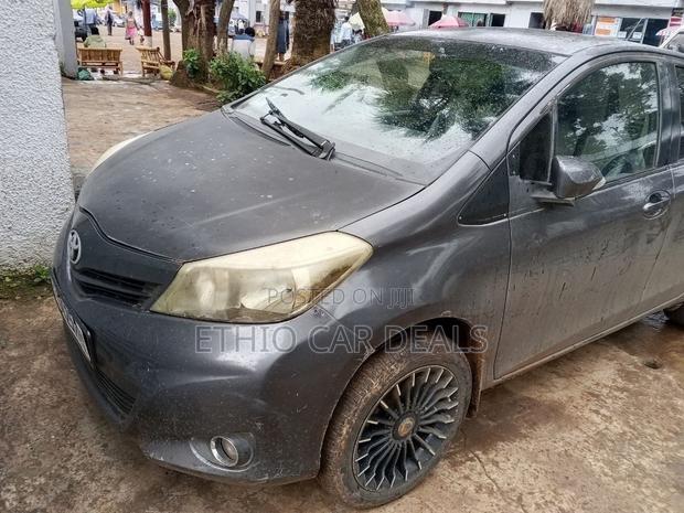 Toyota Yaris 2012 Black