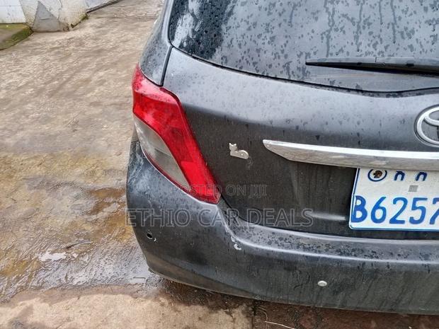 Toyota Yaris 2012 Black