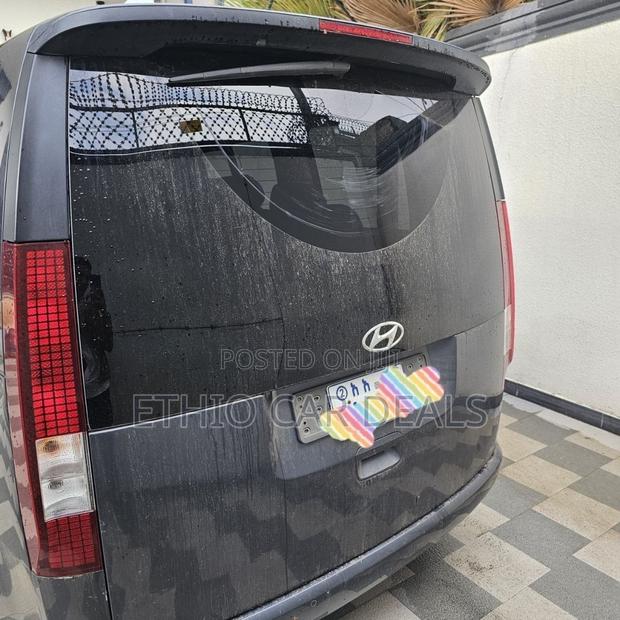 Hyundai Staria 2022 Black