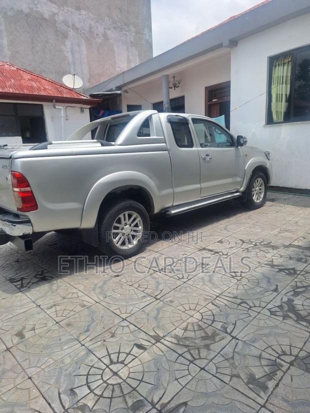 Toyota Hilux 2012 Silver