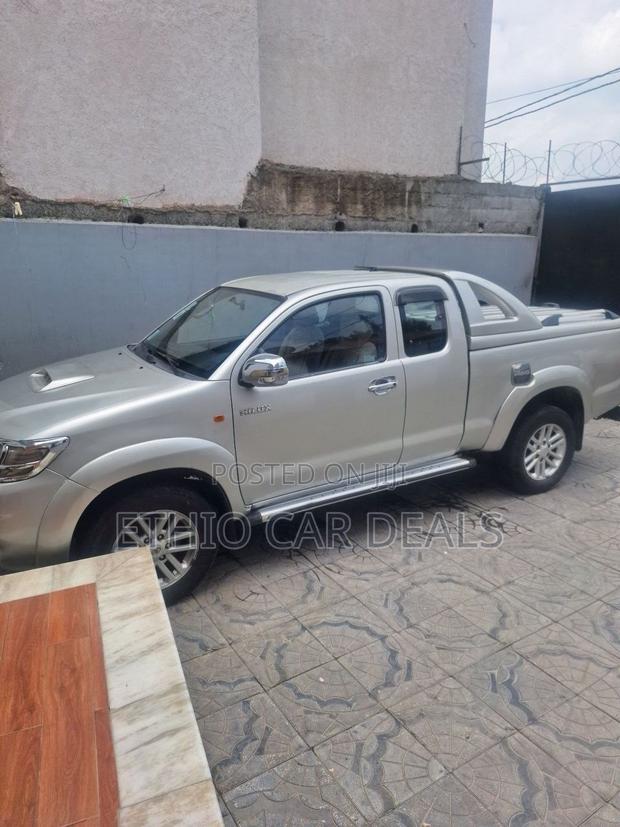 Toyota Hilux 2012 Silver